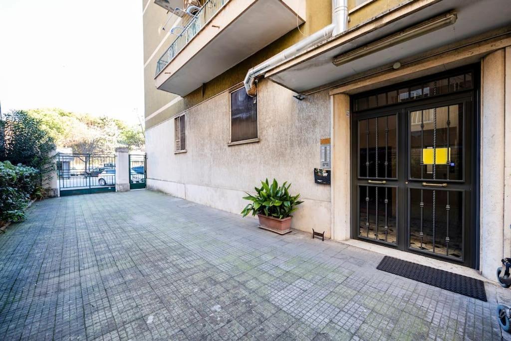 Stylish Apartment Rome Air Conditionig Wifi Tv 50 Metro 4 Minutes Away Экстерьер фото