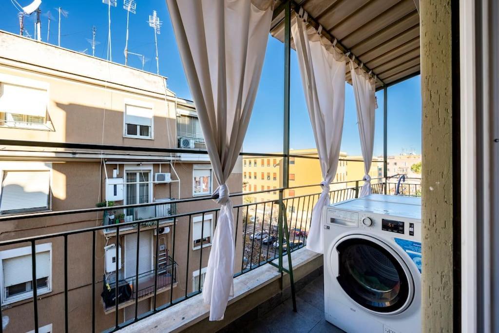 Stylish Apartment Rome Air Conditionig Wifi Tv 50 Metro 4 Minutes Away Экстерьер фото
